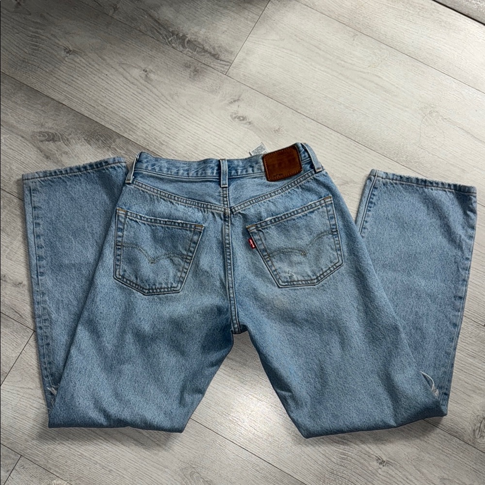 Women’s Levi’s Distressed 501 90s Jeans